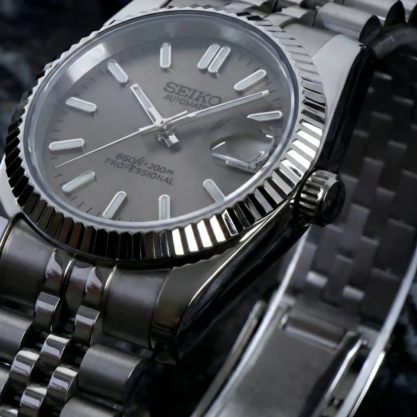 Seikjust | Grey Sunburst