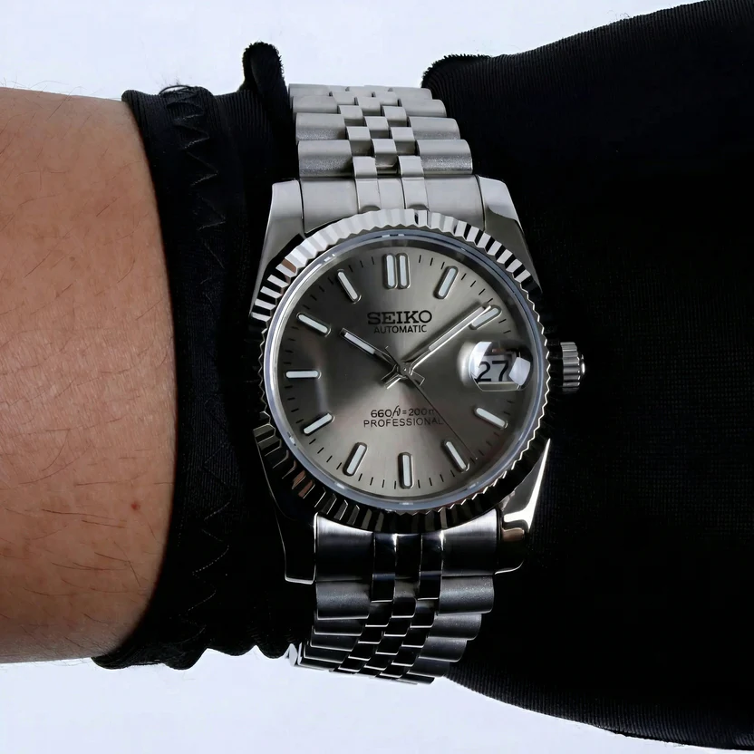 Seikjust | Grey Sunburst