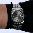 Seikjust | Grey Sunburst
