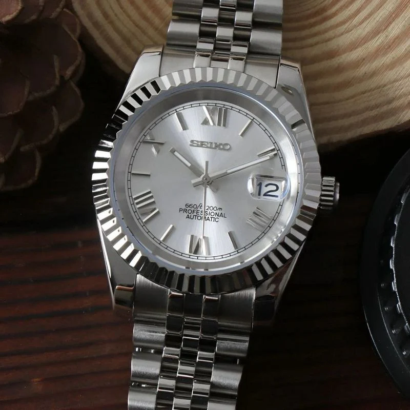 Seikjust | Roman White